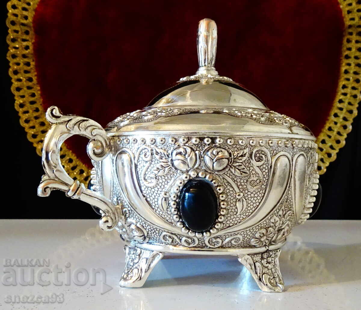 Посребрена медна захарница,рози,оникс. с цена 49.00 лв. | € 25.05 Посребрена медна захарница,рози,оникс. с цена 49.00 лв. | € 25.05