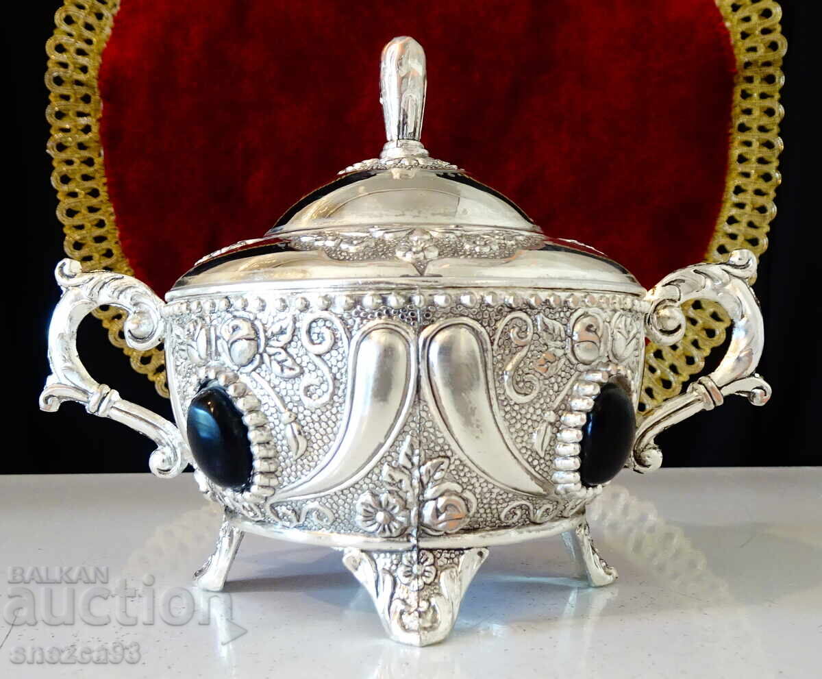 Посребрена медна захарница,рози,оникс. Посребрена медна захарница,рози,оникс.