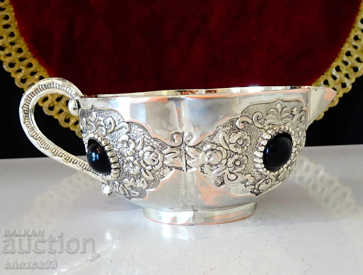 Ασημένια χάλκινη κανάτα, φλιτζάνι