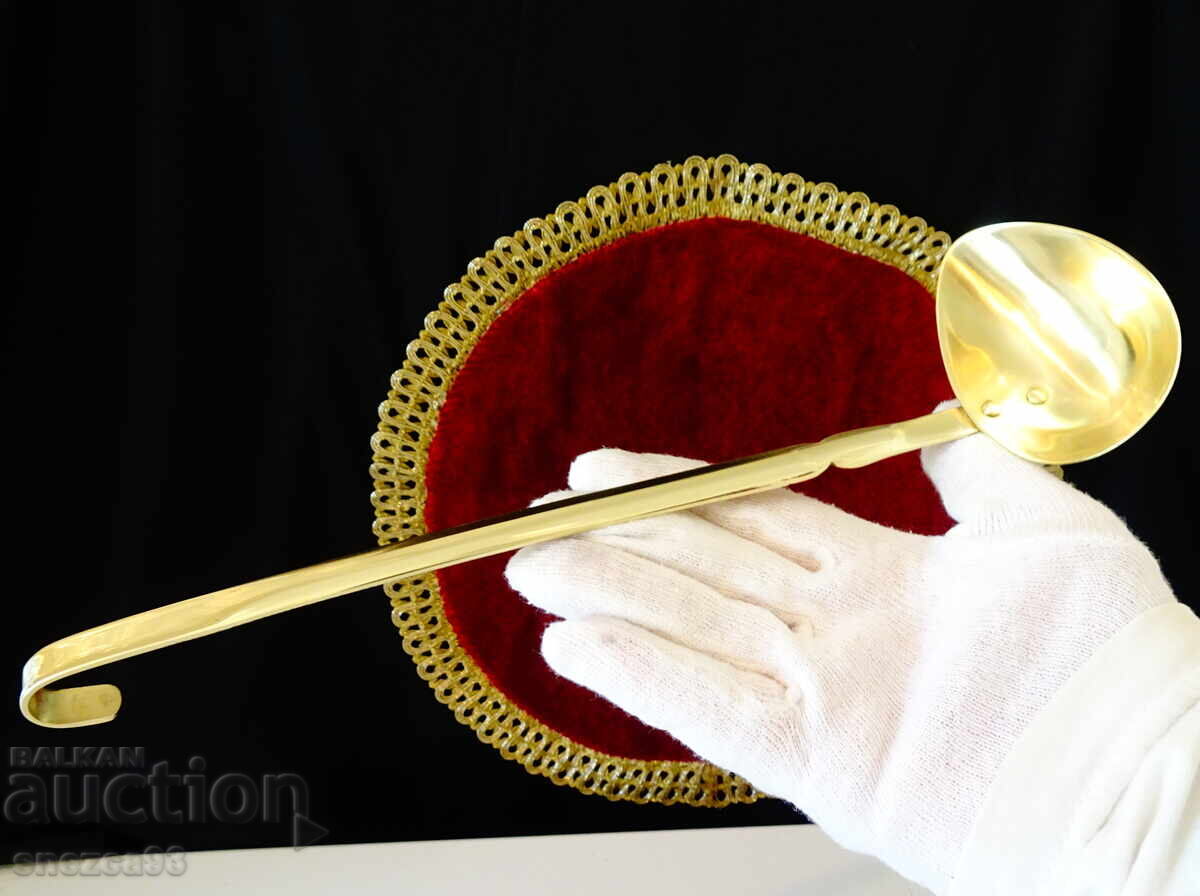 Delivery of Bronze ladle, sauce spoon, sauces, serving