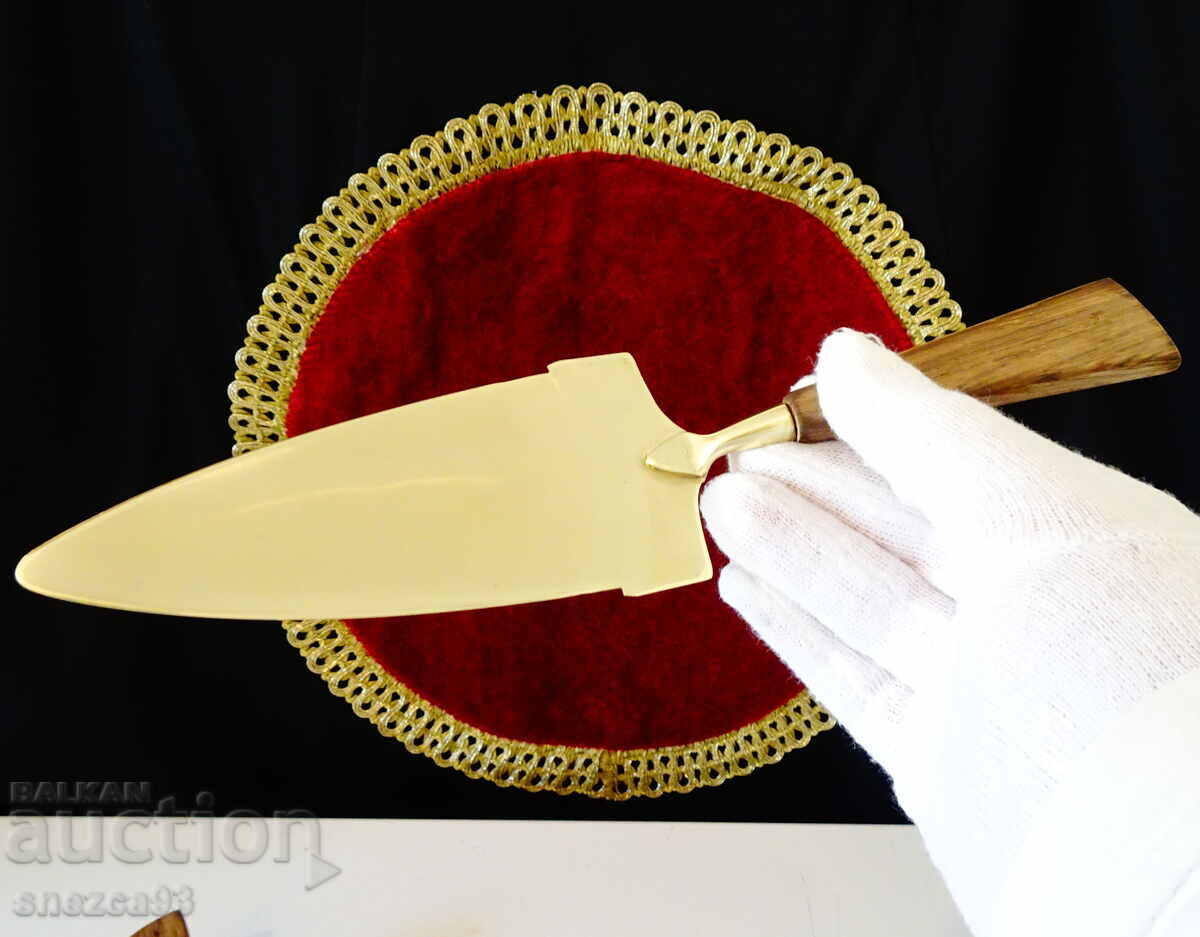 Παράδοση Χάλκινη σπάτουλα και μαχαίρι για τούρτα, σερβίτσια για τούρτα Παράδοση Χάλκινη σπάτουλα και μαχαίρι για τούρτα, σερβίτσια για τούρτα