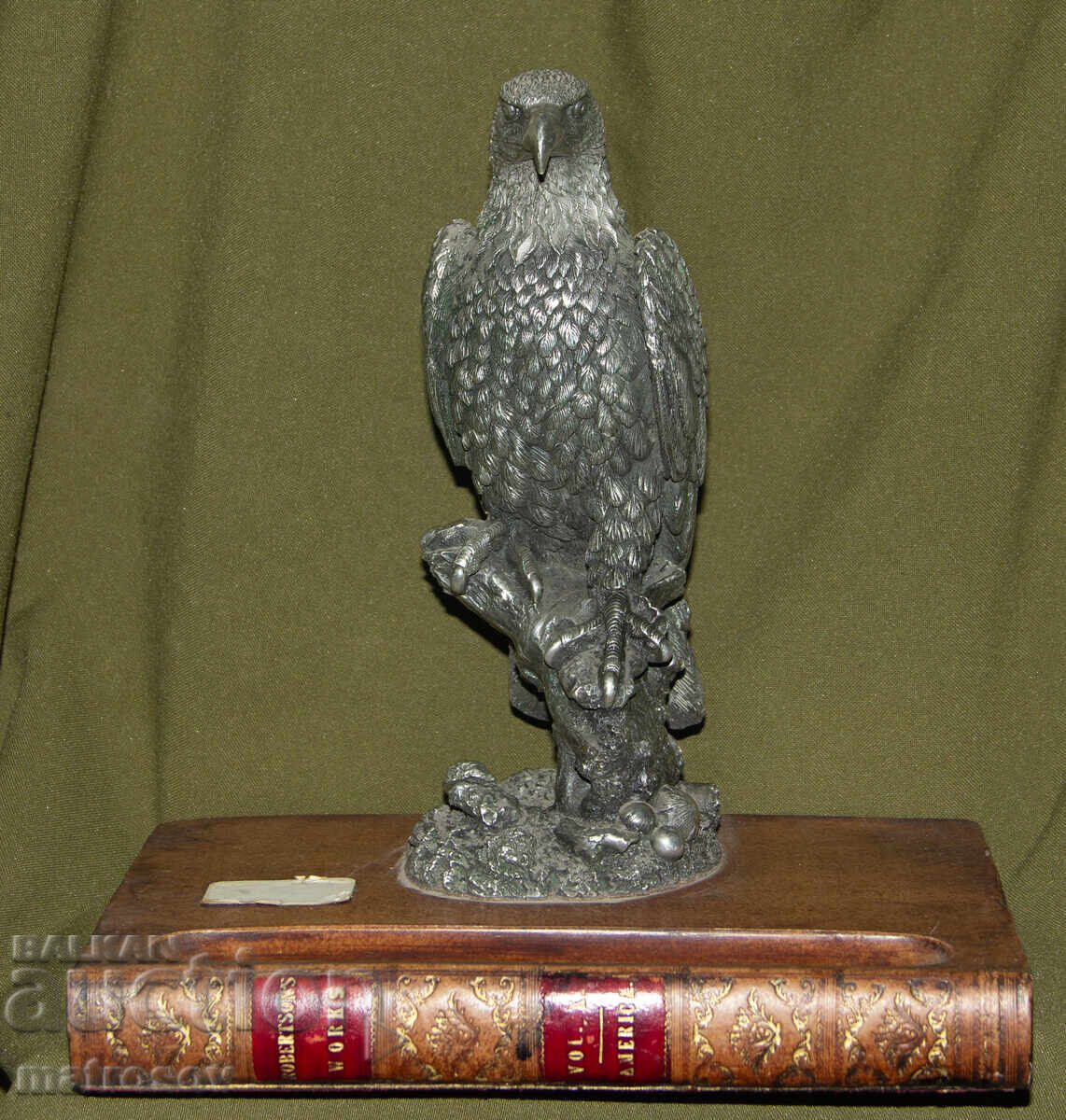 Vechi suport solid de birou sculptură vultur cu preț 500.00 BGN | € 255.65 Vechi suport solid de birou sculptură vultur cu preț 500.00 BGN | € 255.65