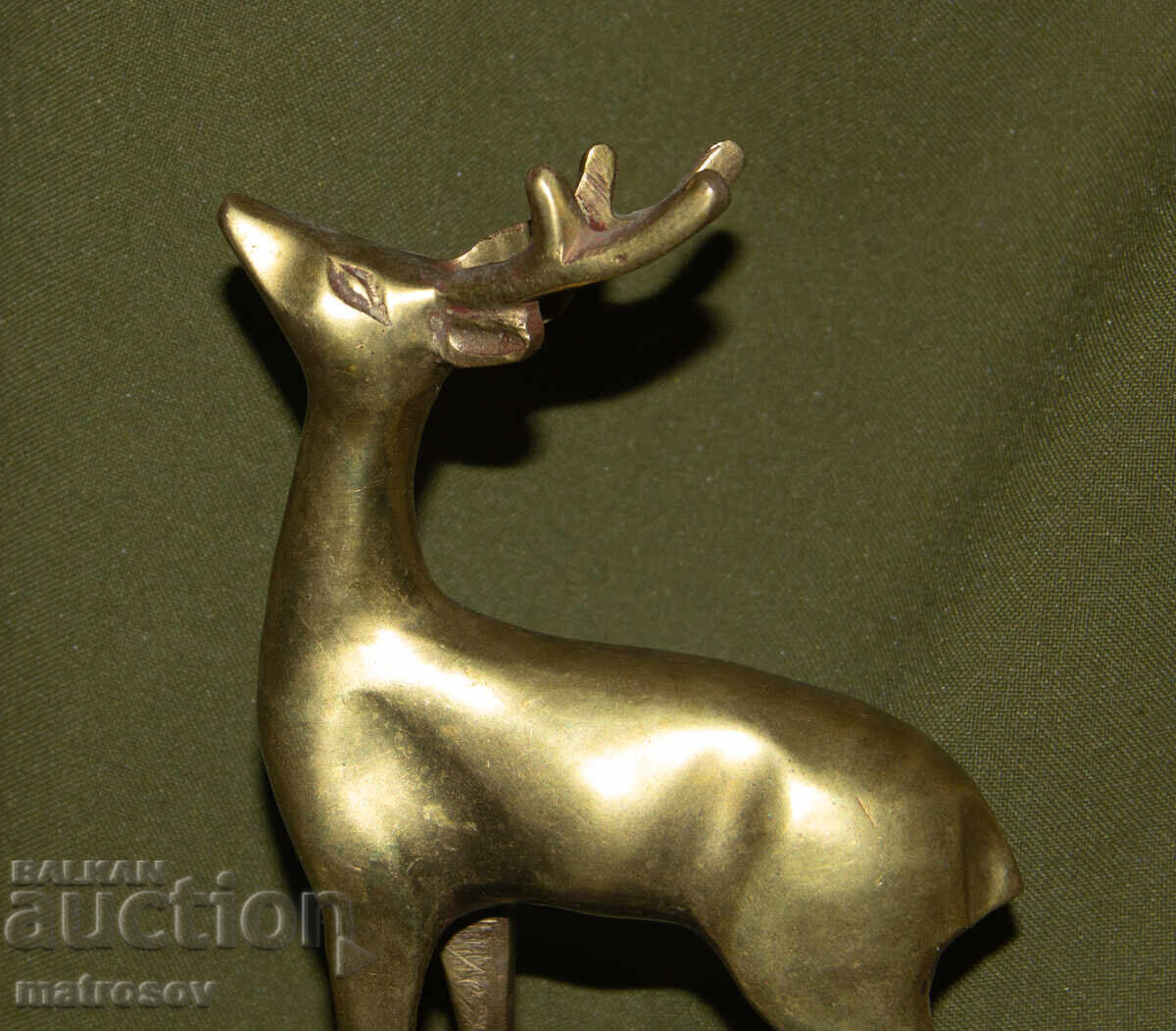 Доставка на Малка бронзова скулптура елен