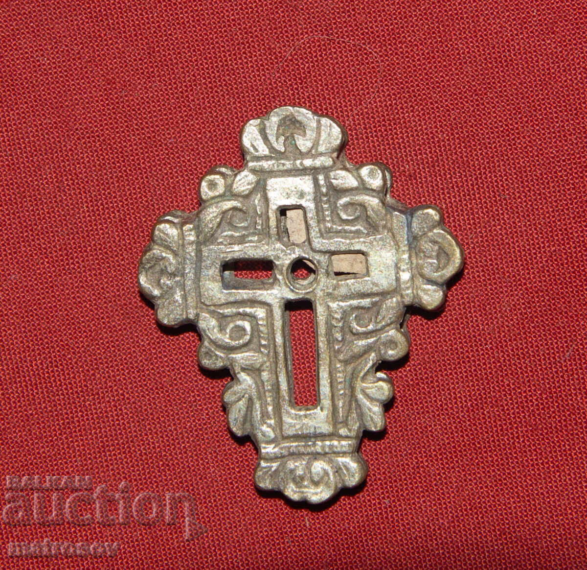 Παράδοση Χειροποίητος παλιός ασημένιος σταυρός, μενταγιόν