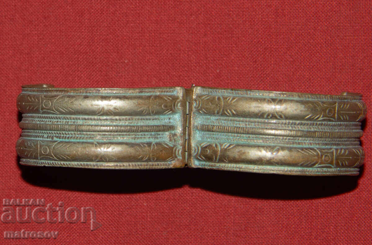 Доставка на Стара традиционна сребърна гривна накит Доставка на Стара традиционна сребърна гривна накит