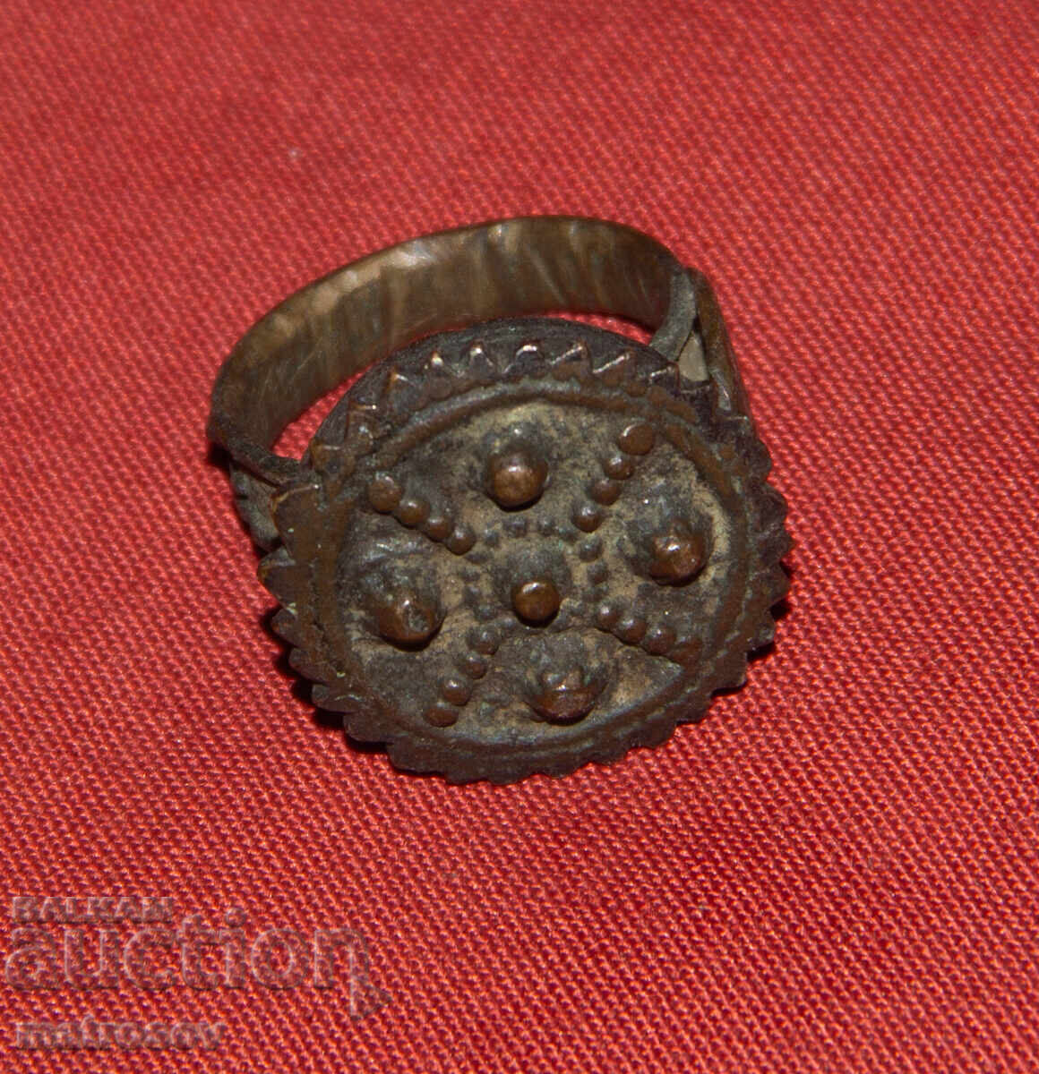 Auction  Old Traditional Bronze Women's Ring