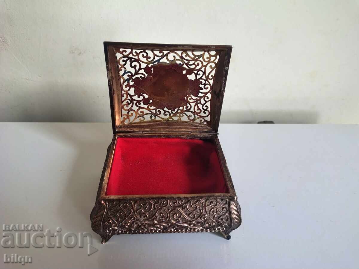 Auction Beautiful Old Silver-Plated Jewelry Box Auction Beautiful Old Silver-Plated Jewelry Box