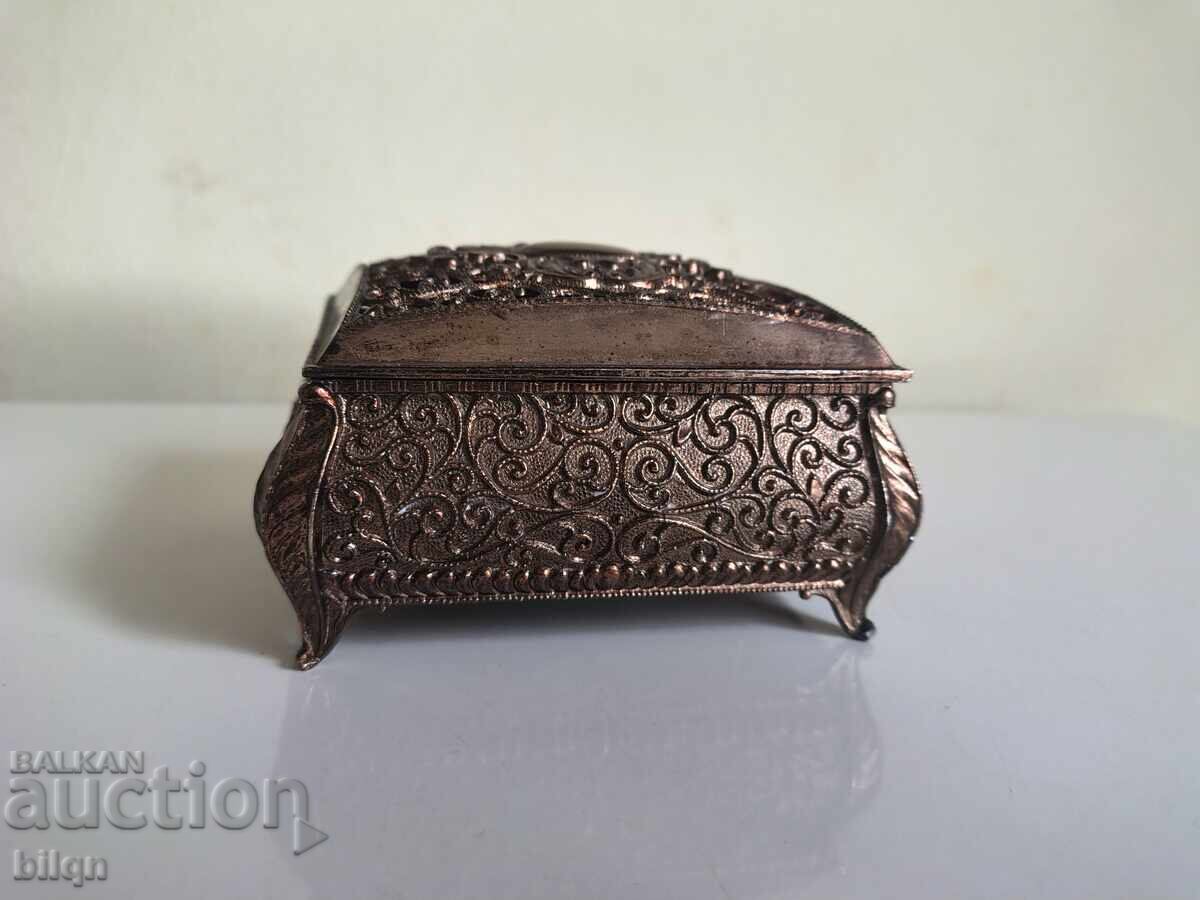 Delivery of Beautiful Old Silver-Plated Jewelry Box Delivery of Beautiful Old Silver-Plated Jewelry Box