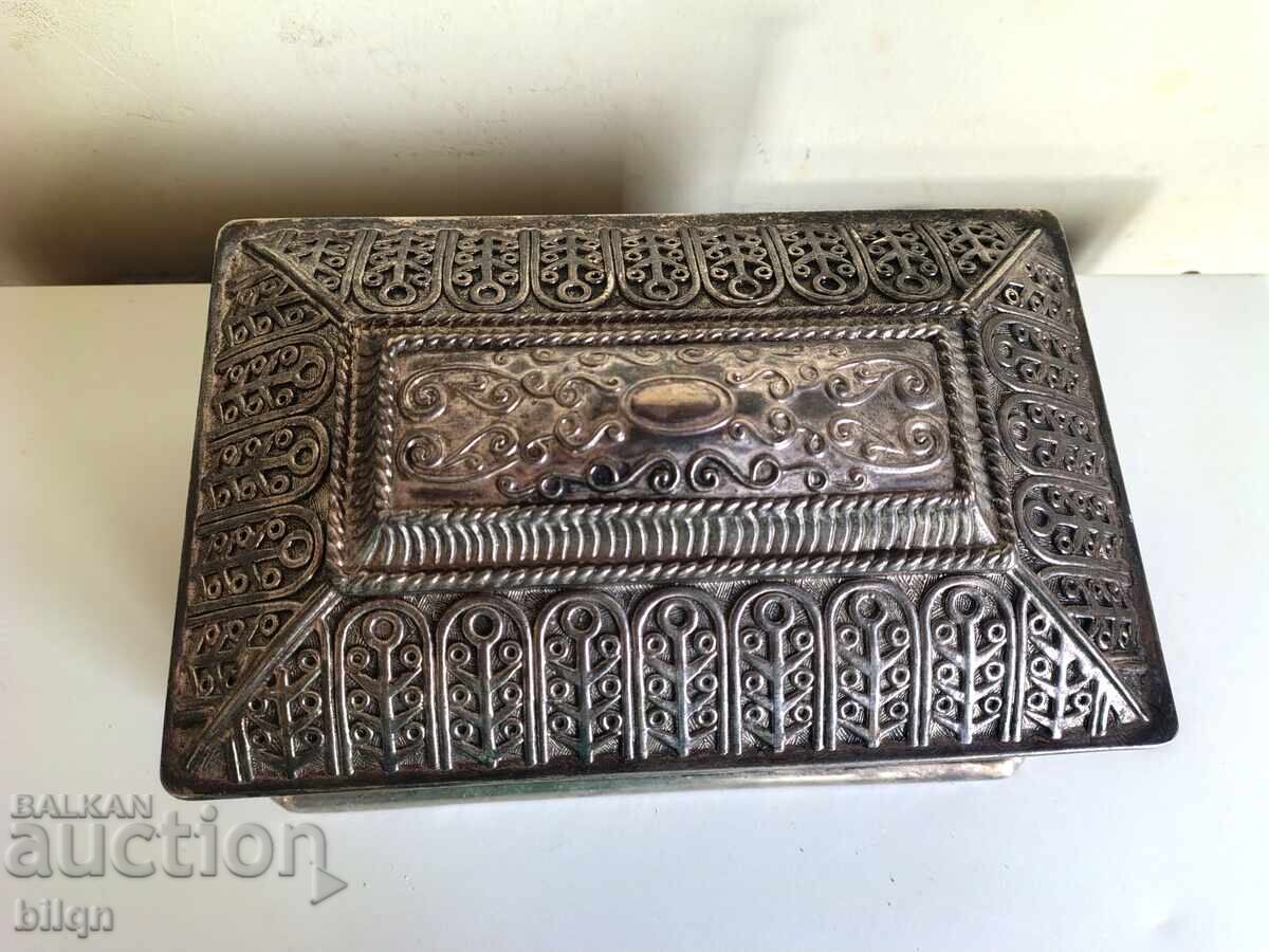 Cutie de bijuterii placată cu argint veche cu preț 46.65 BGN | € 23.85