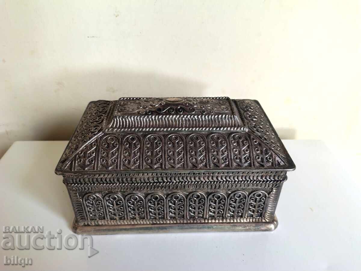 Cutie de bijuterii placată cu argint veche