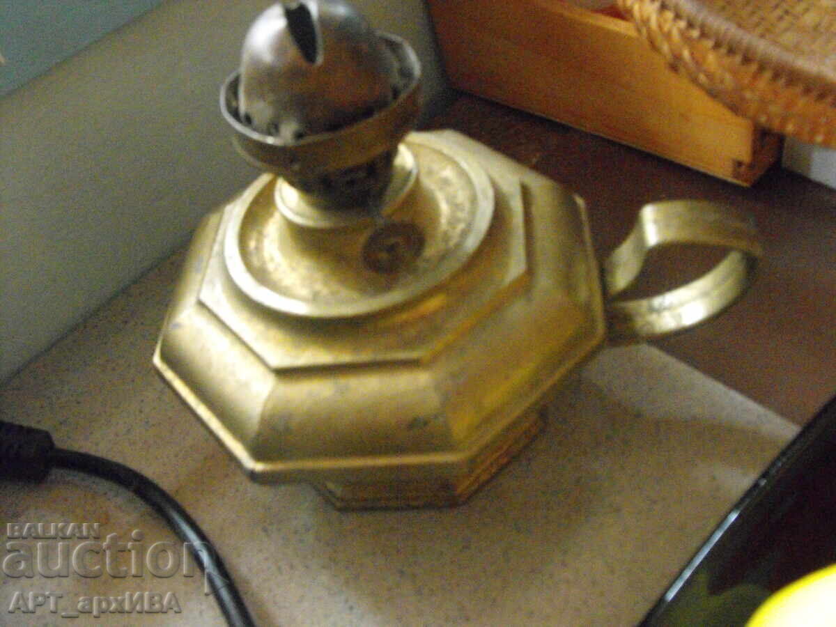 Газена лампа /без шишето/. с цена 28.50 лв. | € 14.57 Газена лампа /без шишето/. с цена 28.50 лв. | € 14.57