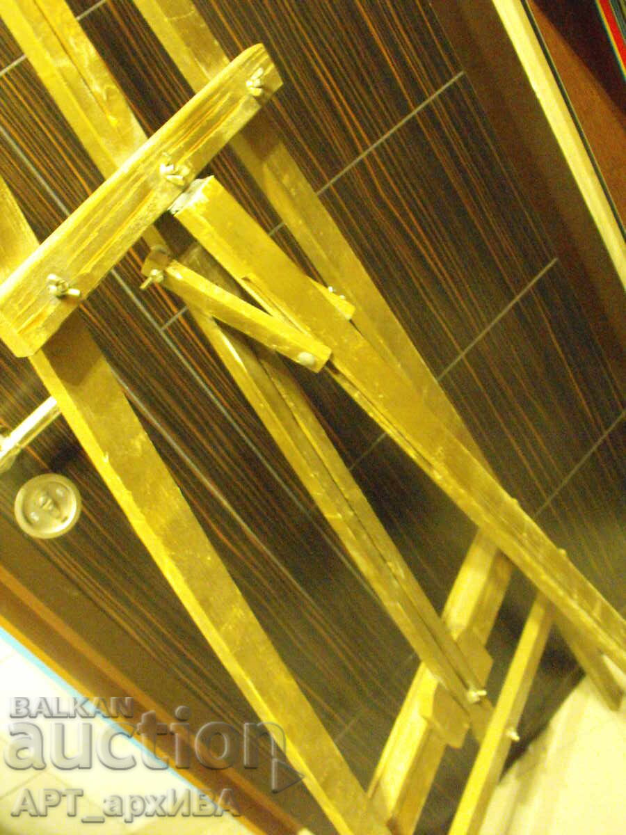 Licitație Șevalet pentru pictură. Din lemn, model clasic, conservat! Licitație Șevalet pentru pictură. Din lemn, model clasic, conservat!