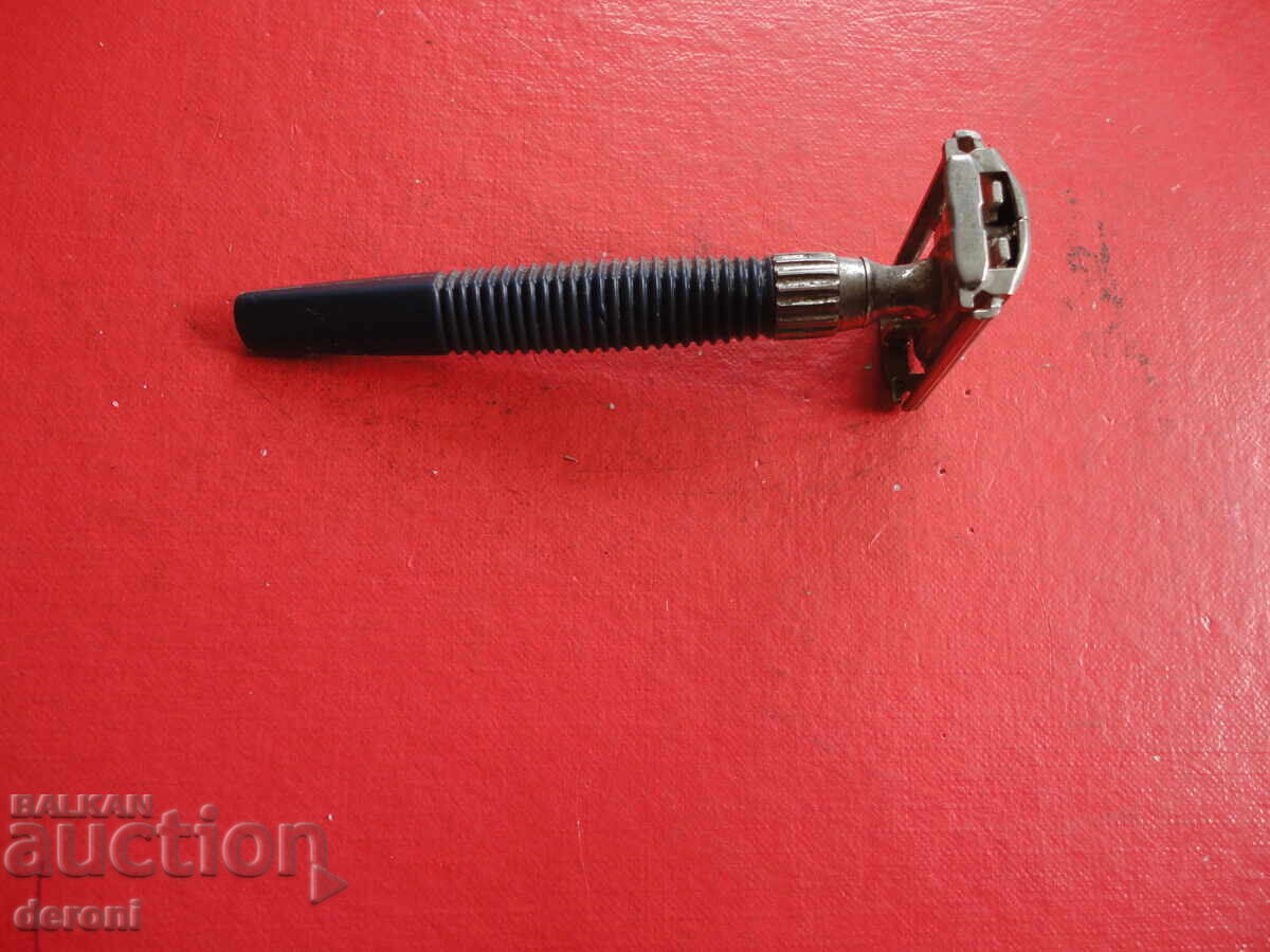 Gillette 3 Razor with price 15.00 BGN | € 7.67