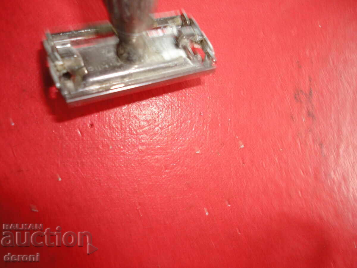 Auction  Gillette 3 Razor