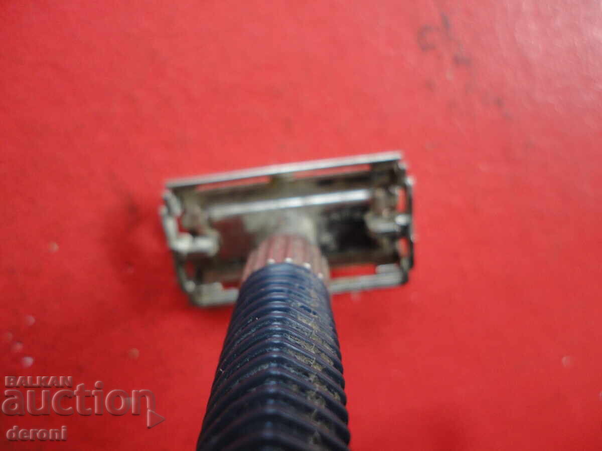 Delivery of Gillette 3 Razor