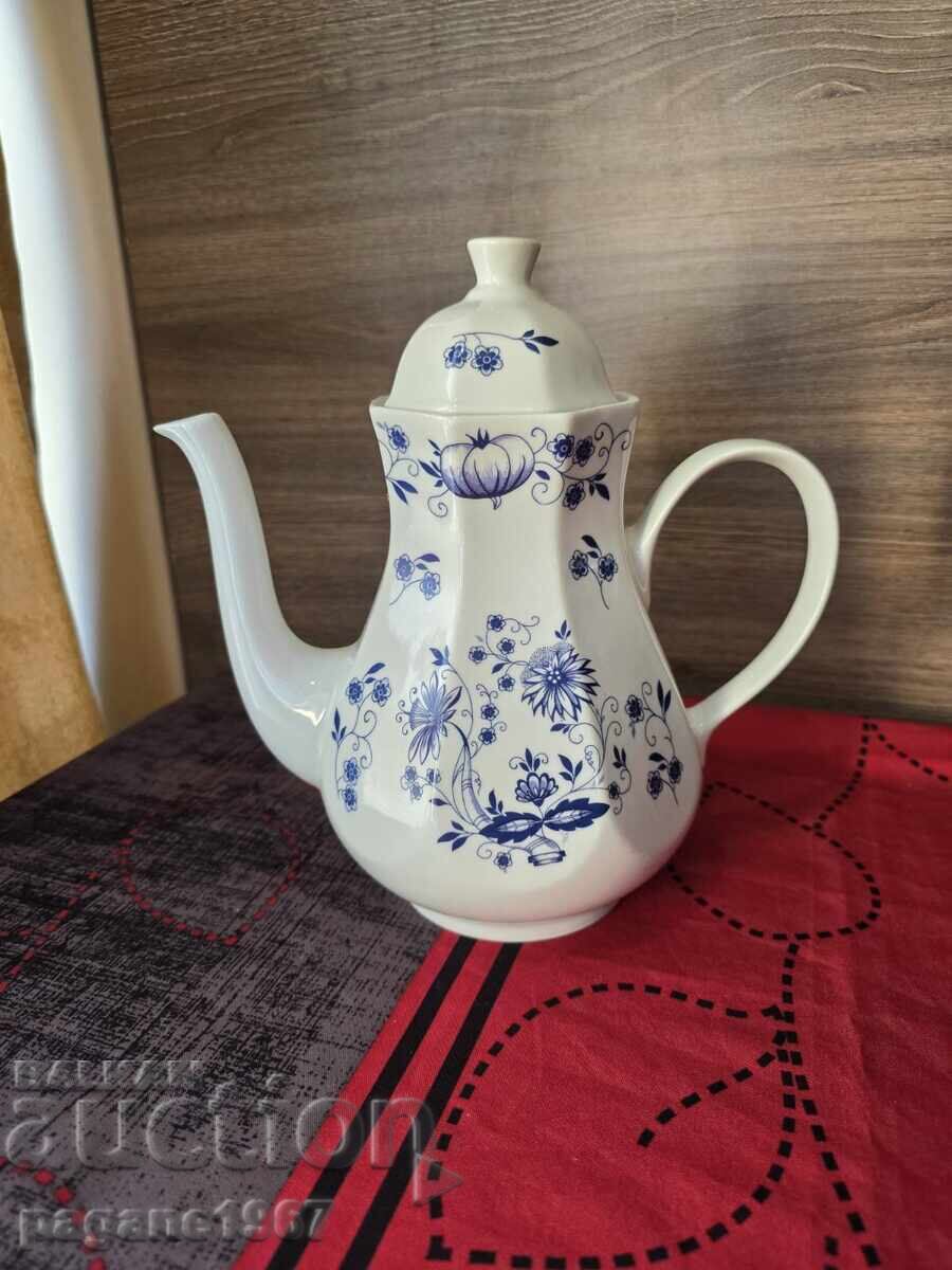 Ceainic din seria "Ceapă albastră" cu preț 35.00 BGN | € 17.90