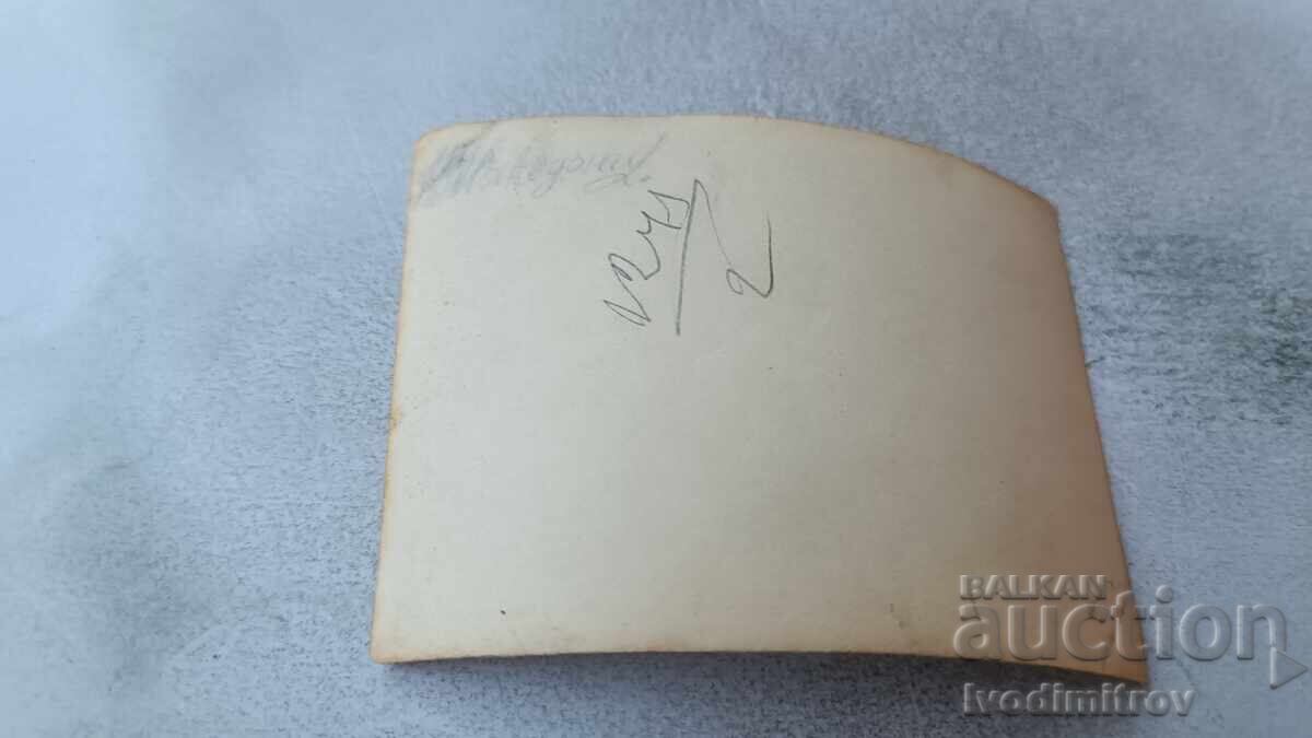 Φωτογραφία Νέοι άνδρες με καινούργιο μηχάνημα με τιμή 1.85 BGN | € 0.95 Φωτογραφία Νέοι άνδρες με καινούργιο μηχάνημα με τιμή 1.85 BGN | € 0.95