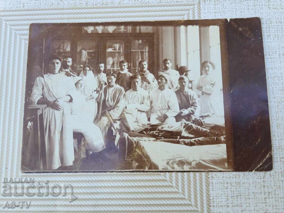 1913 Field Medics and Wounded Soldiers