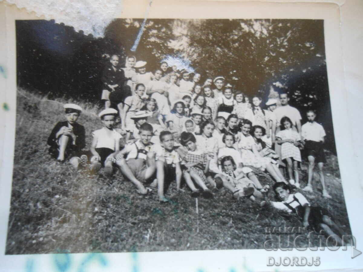 Παλιά φωτογραφία, 1939, Στο λιβάδι απέναντι από το εργοστάσιο τούβλων "Medetŭ" Παλιά φωτογραφία, 1939, Στο λιβάδι απέναντι από το εργοστάσιο τούβλων "Medetŭ"