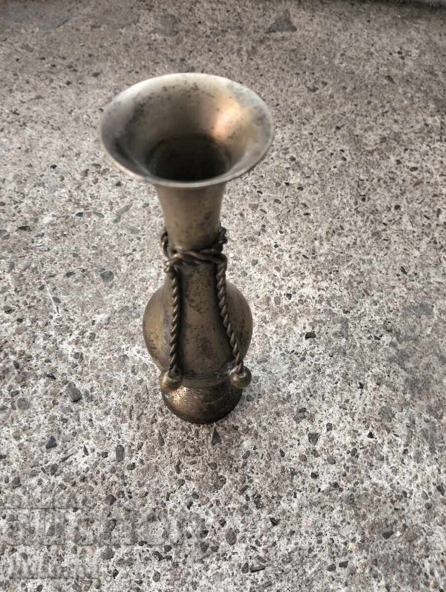 Χάλκινο βάζο