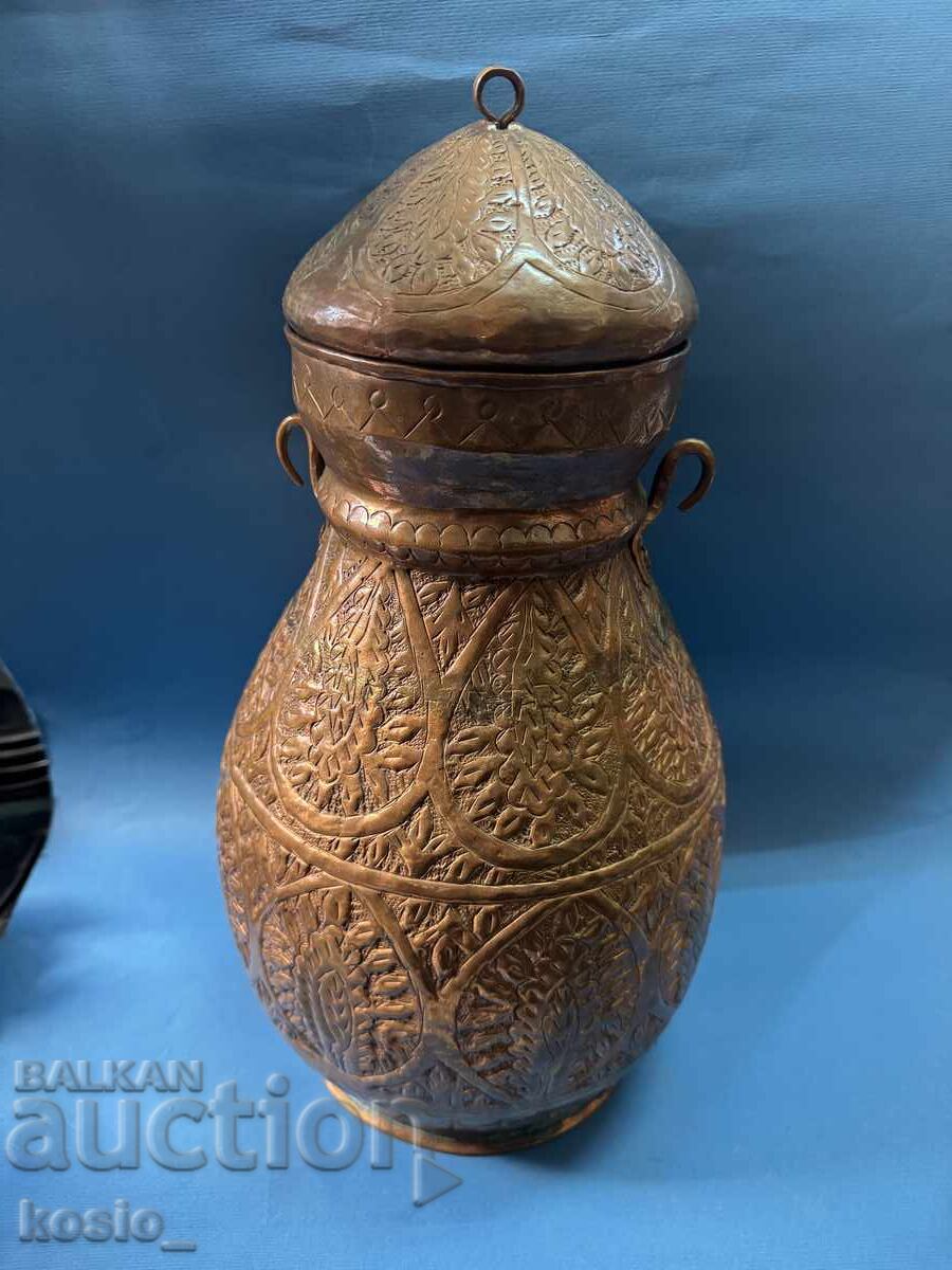 Recipient mare, vechi, din cupru, pentru apă Recipient mare, vechi, din cupru, pentru apă