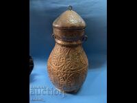 Μεγάλο παλιό χάλκινο δοχείο νερού