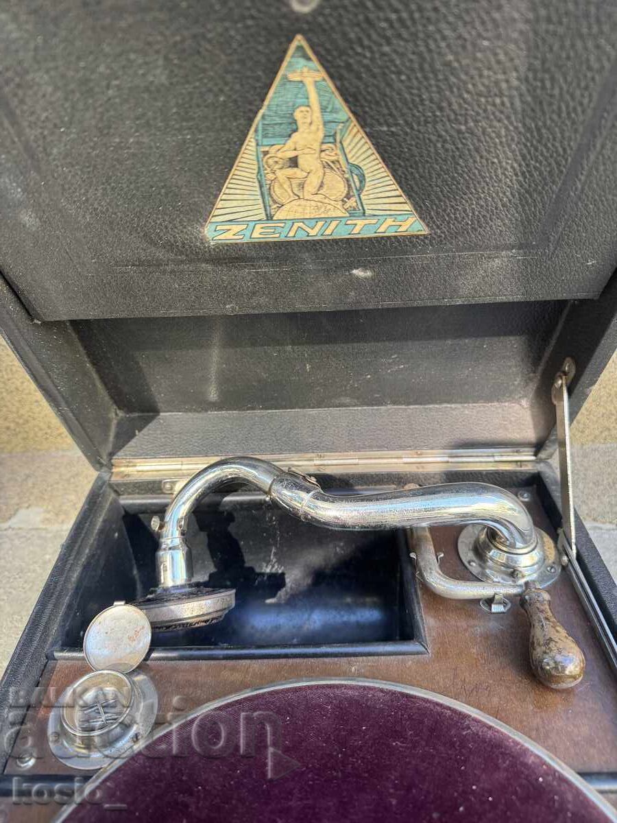 Auction  Zenith Hand-Crank Gramophone