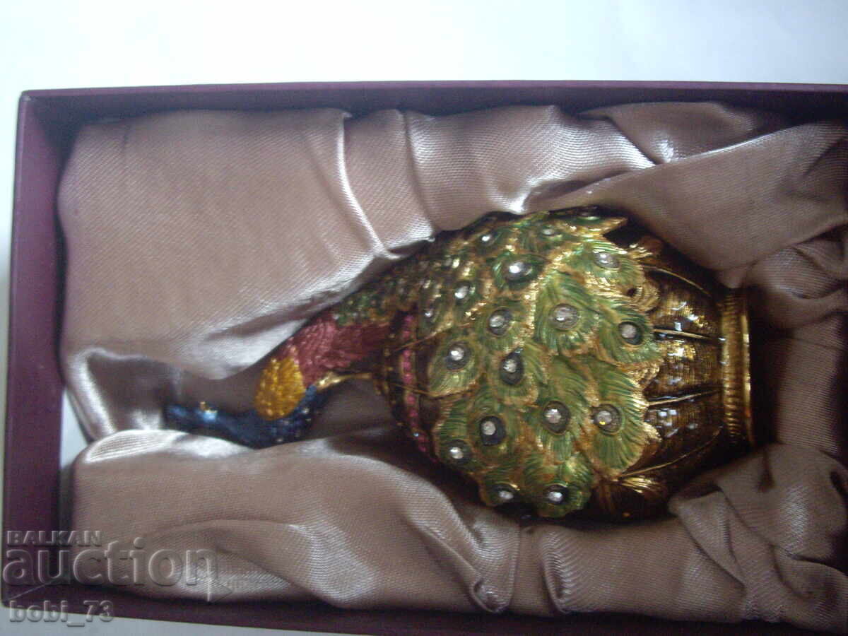 Δημοπρασία Εξαιρετικά όμορφο και στιβαρό ειδώλιο για αυγό