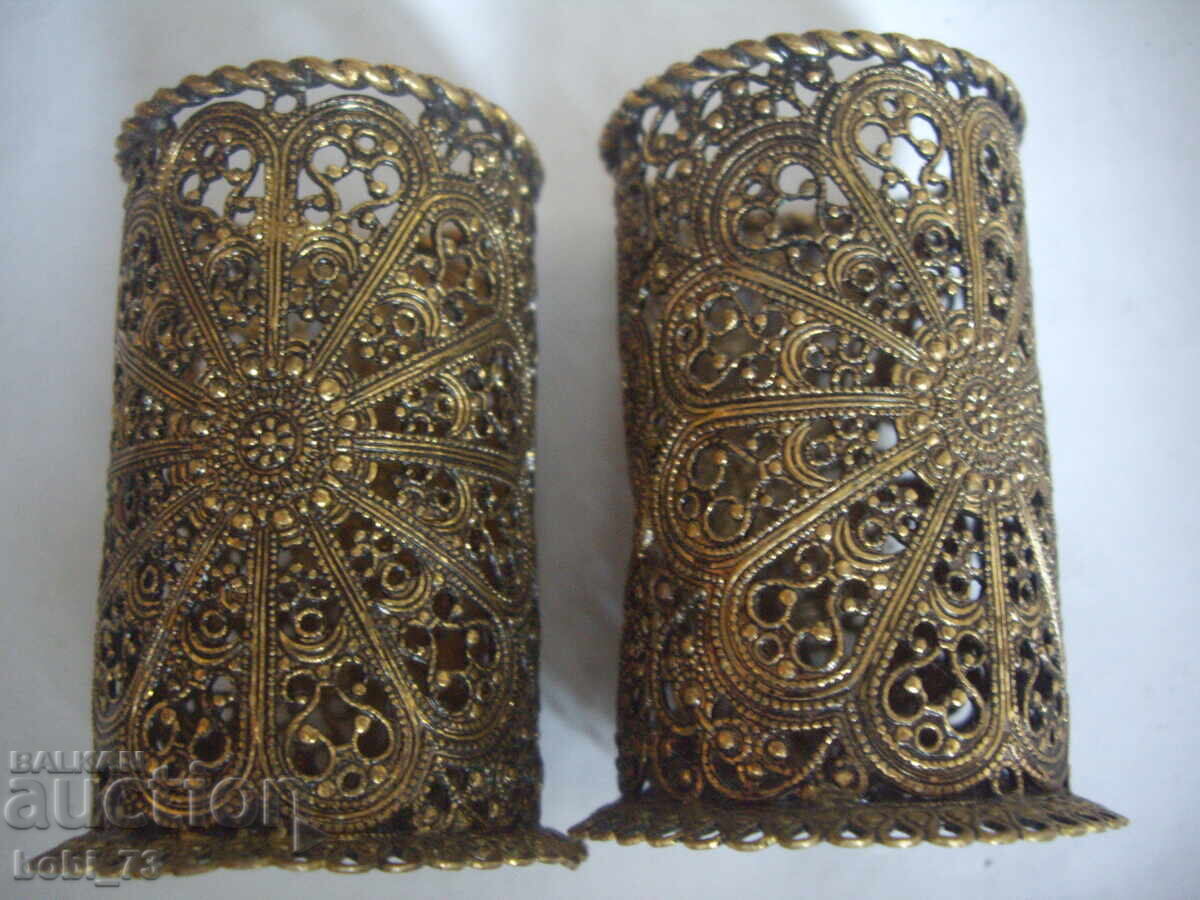 Vase filigranate vechi cu preț 50.00 BGN | € 25.56 Vase filigranate vechi cu preț 50.00 BGN | € 25.56