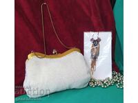 Geantă vintage cu mărgele și colier macrame