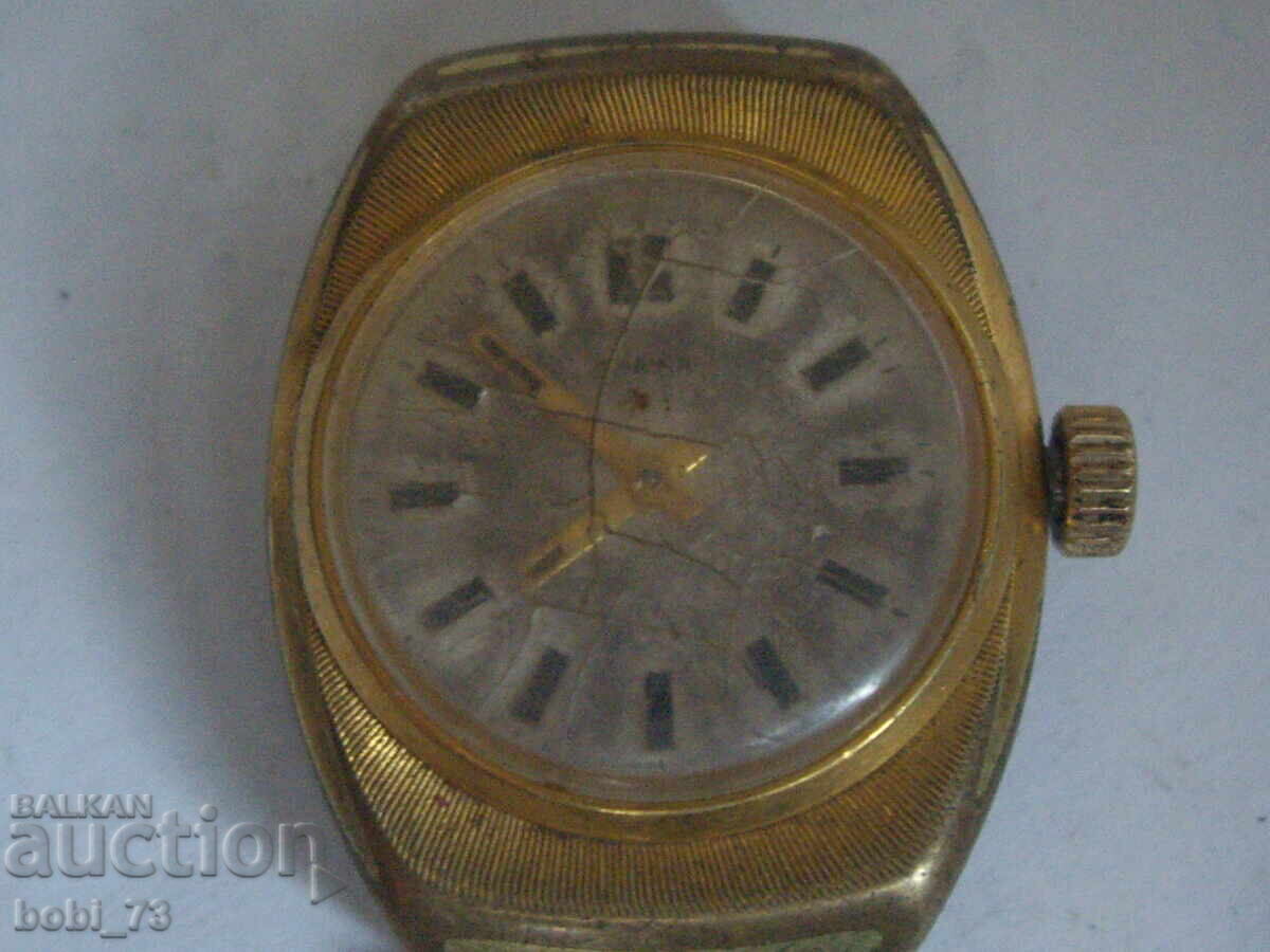 Παλιό επιχρυσωμένο γυναικείο ρωσικό ρολόι με τιμή 40.00 BGN | € 20.45 Παλιό επιχρυσωμένο γυναικείο ρωσικό ρολόι με τιμή 40.00 BGN | € 20.45