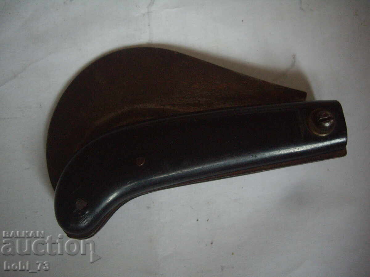 Стар сгъваем малък нож за гъби. с цена 40.00 лв. | € 20.45