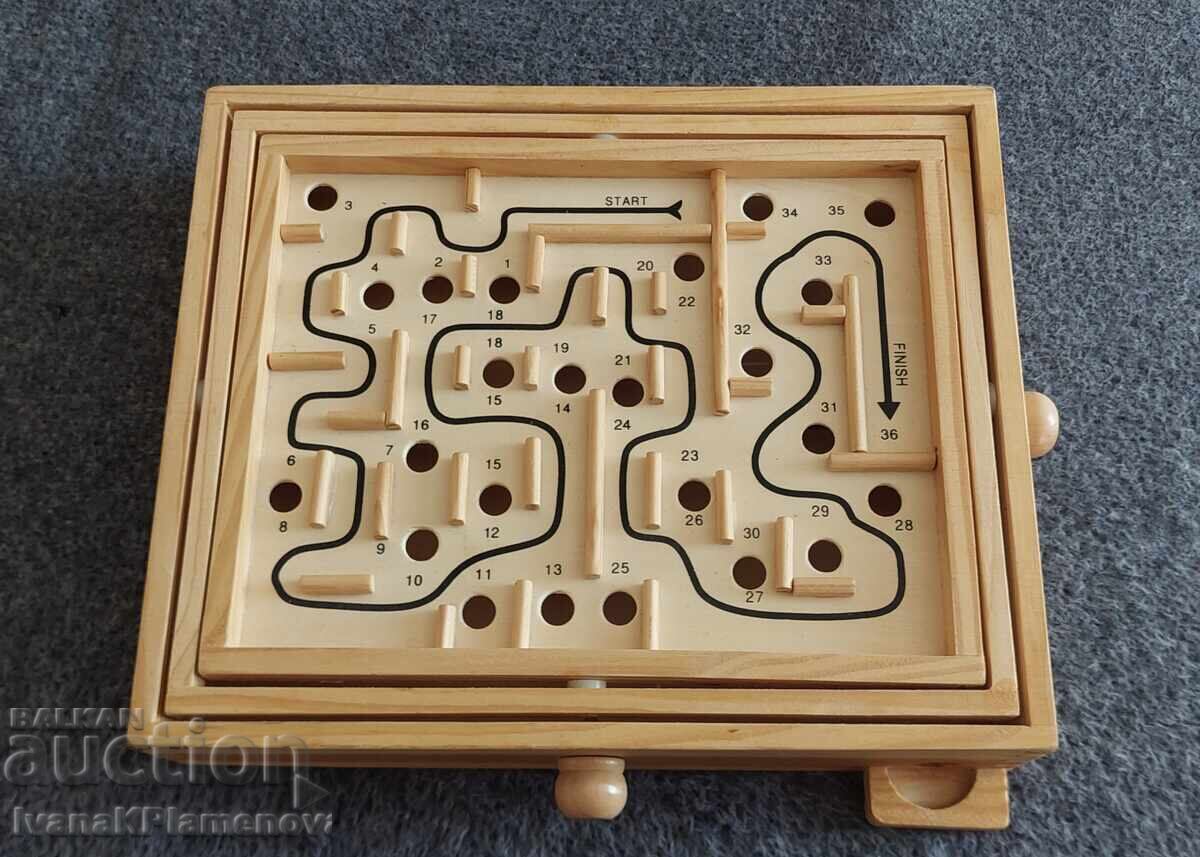 Wooden labyrinth game, excellent Wooden labyrinth game, excellent
