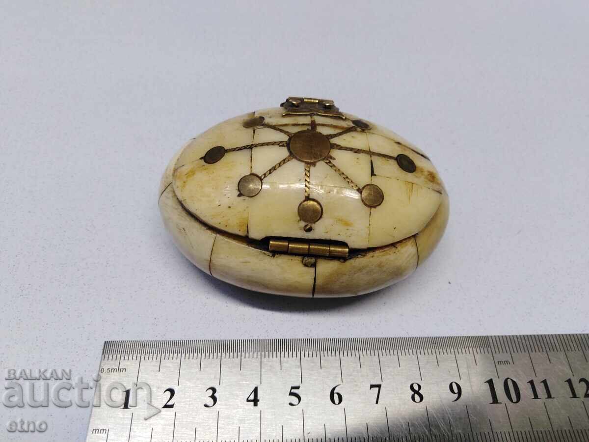 Delivery of OLD CAMEL BONE JEWELRY BOX