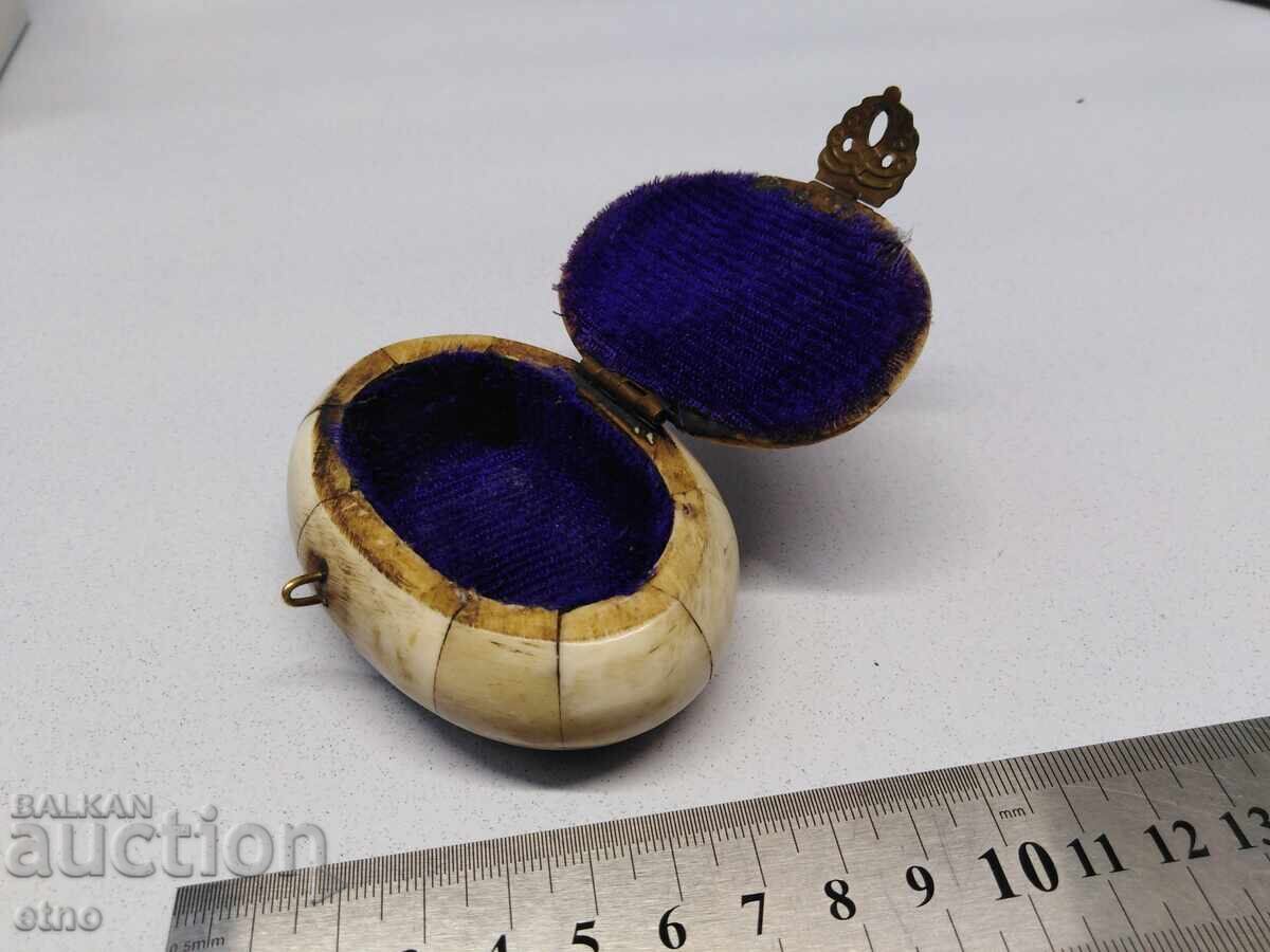 OLD CAMEL BONE JEWELRY BOX - 6