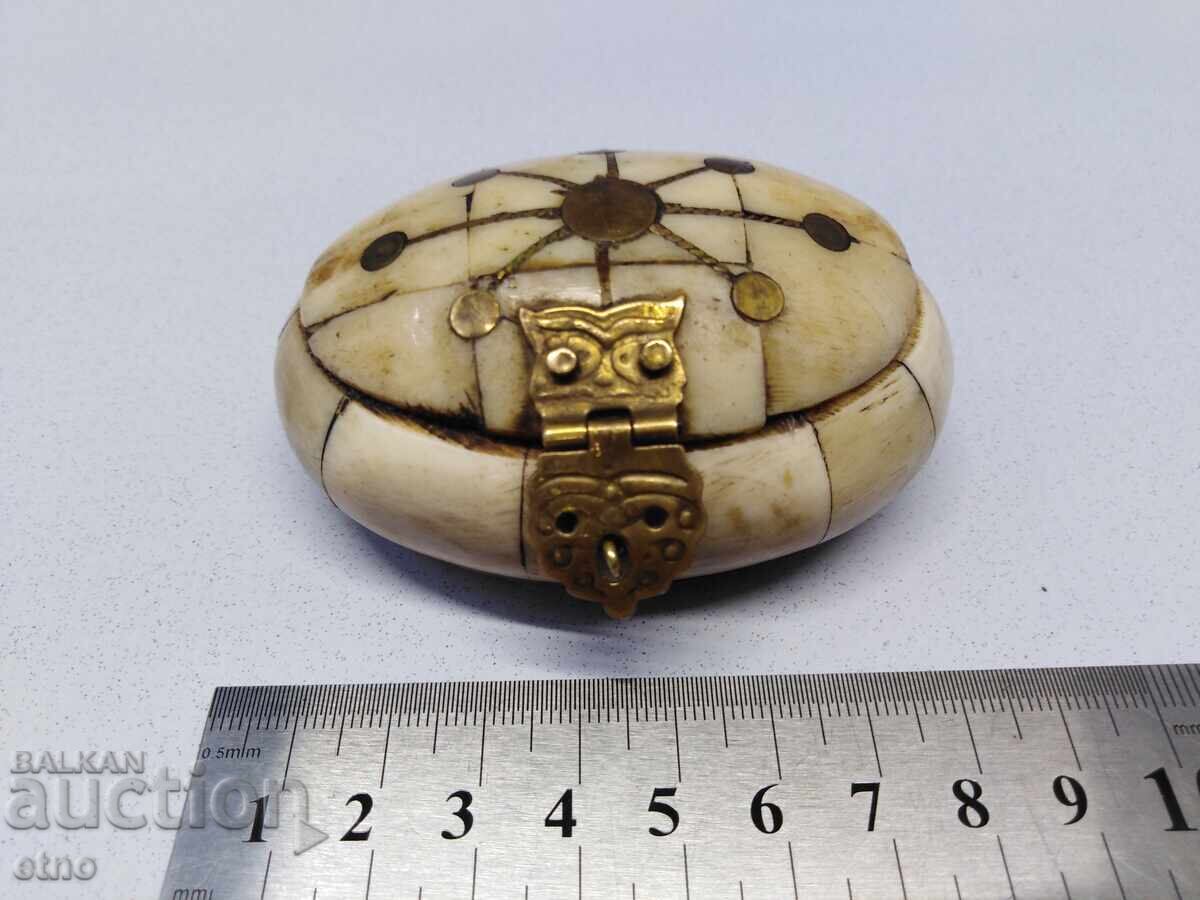 OLD CAMEL BONE JEWELRY BOX