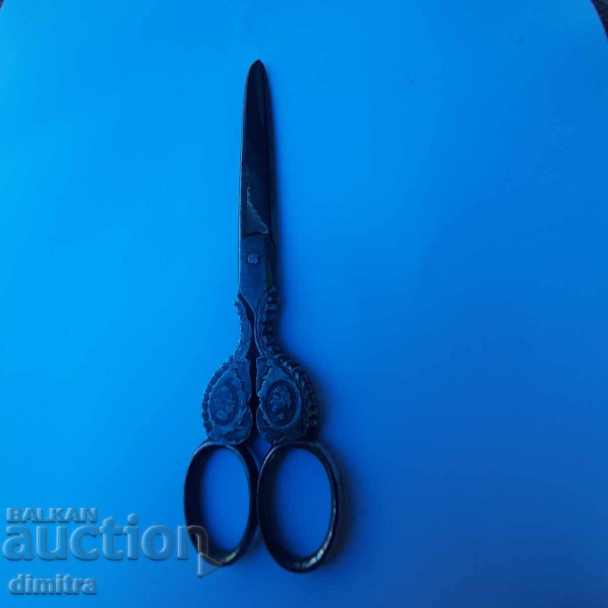 Interesting old scissors with price 100.00 BGN | € 51.13 Interesting old scissors with price 100.00 BGN | € 51.13