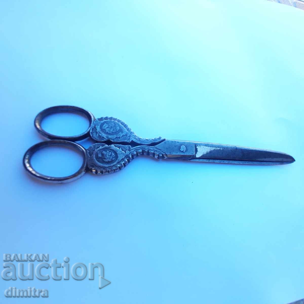 Interesting old scissors Interesting old scissors