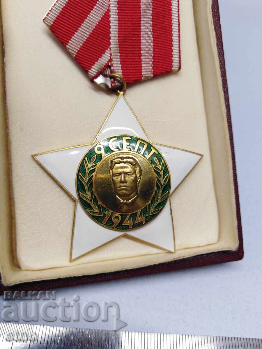 Order of September 9, 1944, 2nd Class with box, medal, award with price 35.00 BGN | € 17.90