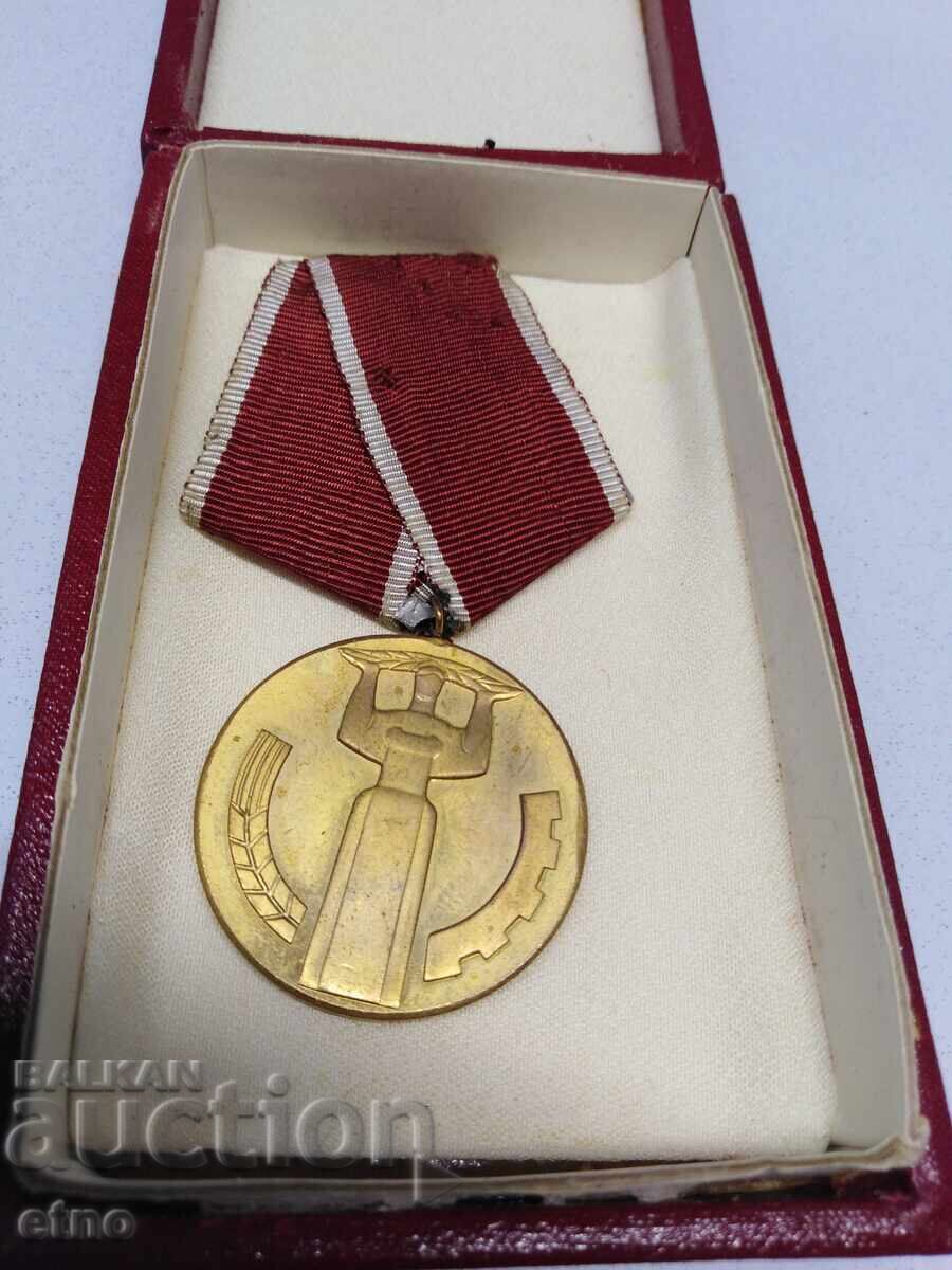 ЮБИЛЕЕН МЕДАЛ 25 ГОДИНИ НАРОДНА ВЛАСТс кутия,орден ,отличие с цена 10.00 лв. | € 5.11 ЮБИЛЕЕН МЕДАЛ 25 ГОДИНИ НАРОДНА ВЛАСТс кутия,орден ,отличие с цена 10.00 лв. | € 5.11