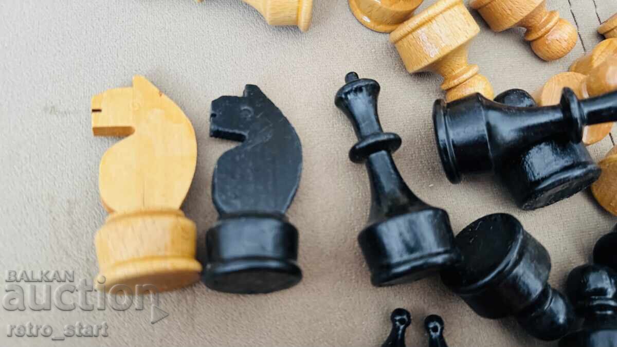 Licitație Figurine de șah retro din anii '80