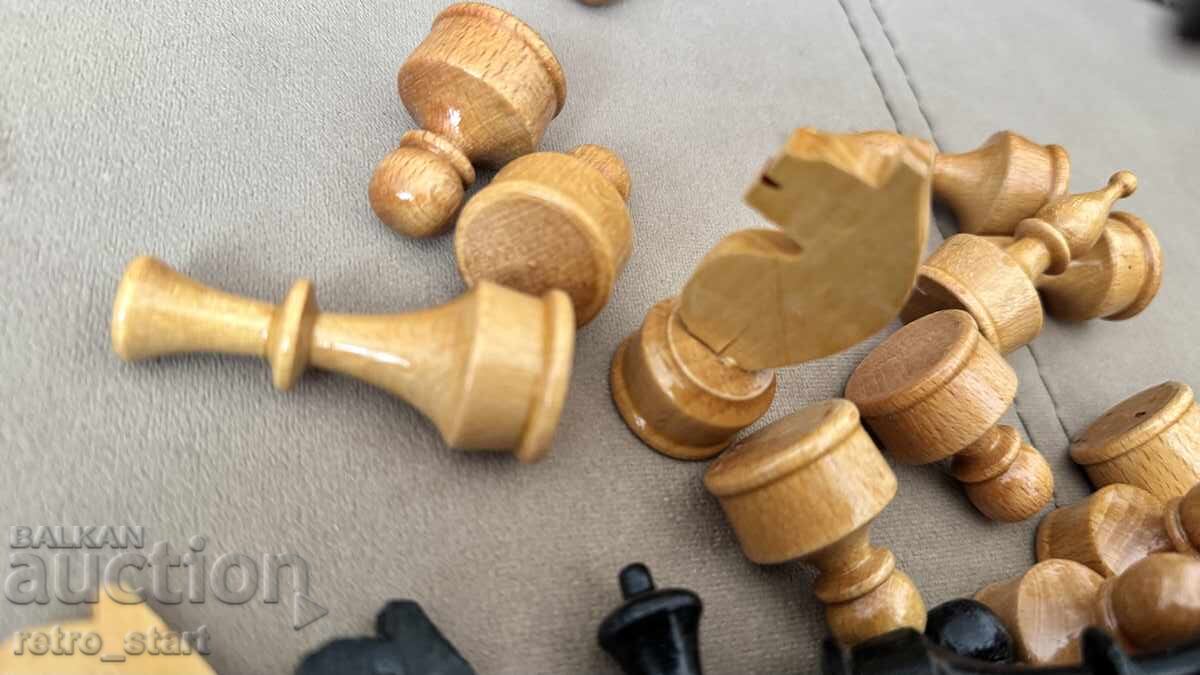 Livrarea Figurine de șah retro din anii '80