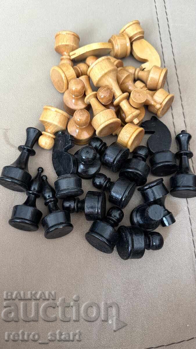 Figurine de șah retro din anii '80