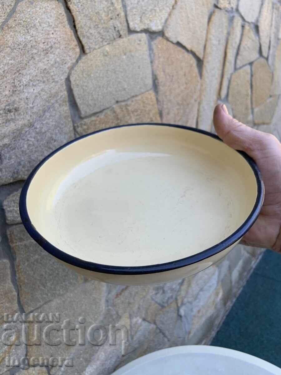 Auction Enamelled Frying Pan from the Socialist Era Bulgaria, Marked Auction Enamelled Frying Pan from the Socialist Era Bulgaria, Marked