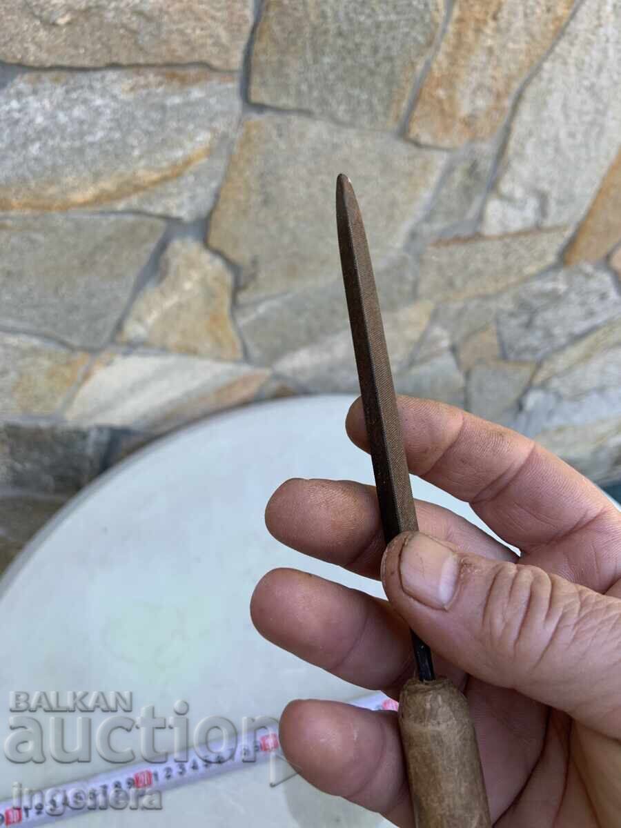 Licitație FERĂSTRĂU FIN TRIUNGHIULAR PENTRU MESTEȘUGARI Licitație FERĂSTRĂU FIN TRIUNGHIULAR PENTRU MESTEȘUGARI