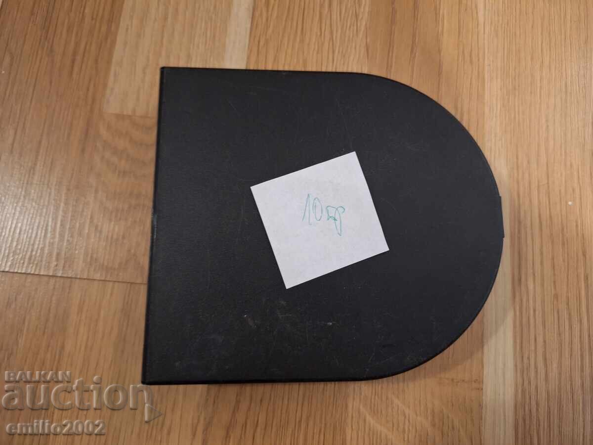 Анимационни филми на ДВД в класьор 10бр. Анимационни филми на ДВД в класьор 10бр.