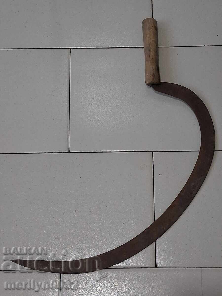 Παλιό σφυρήλατο δρεπάνι γεωργικό εργαλείο σφυρήλατο σίδηρο