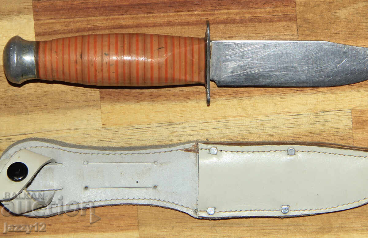 Delivery of Old tourist/hunting knife with sheath