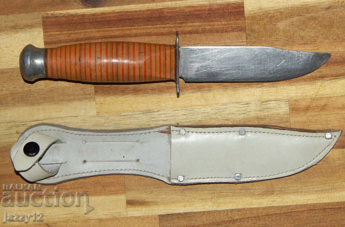 Old tourist/hunting knife with sheath