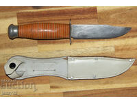 Old tourist/hunting knife with sheath